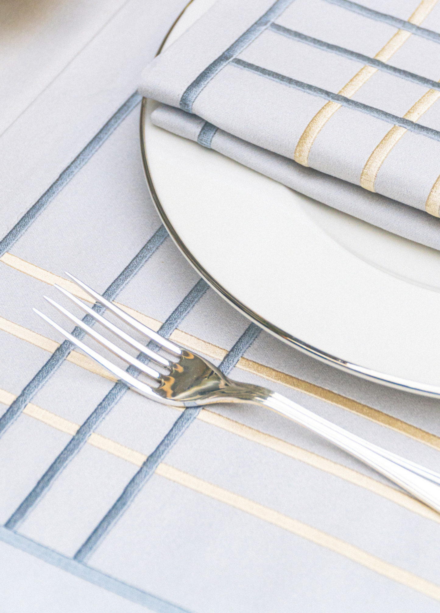 MAYA.MAJESTY - American Service Set 